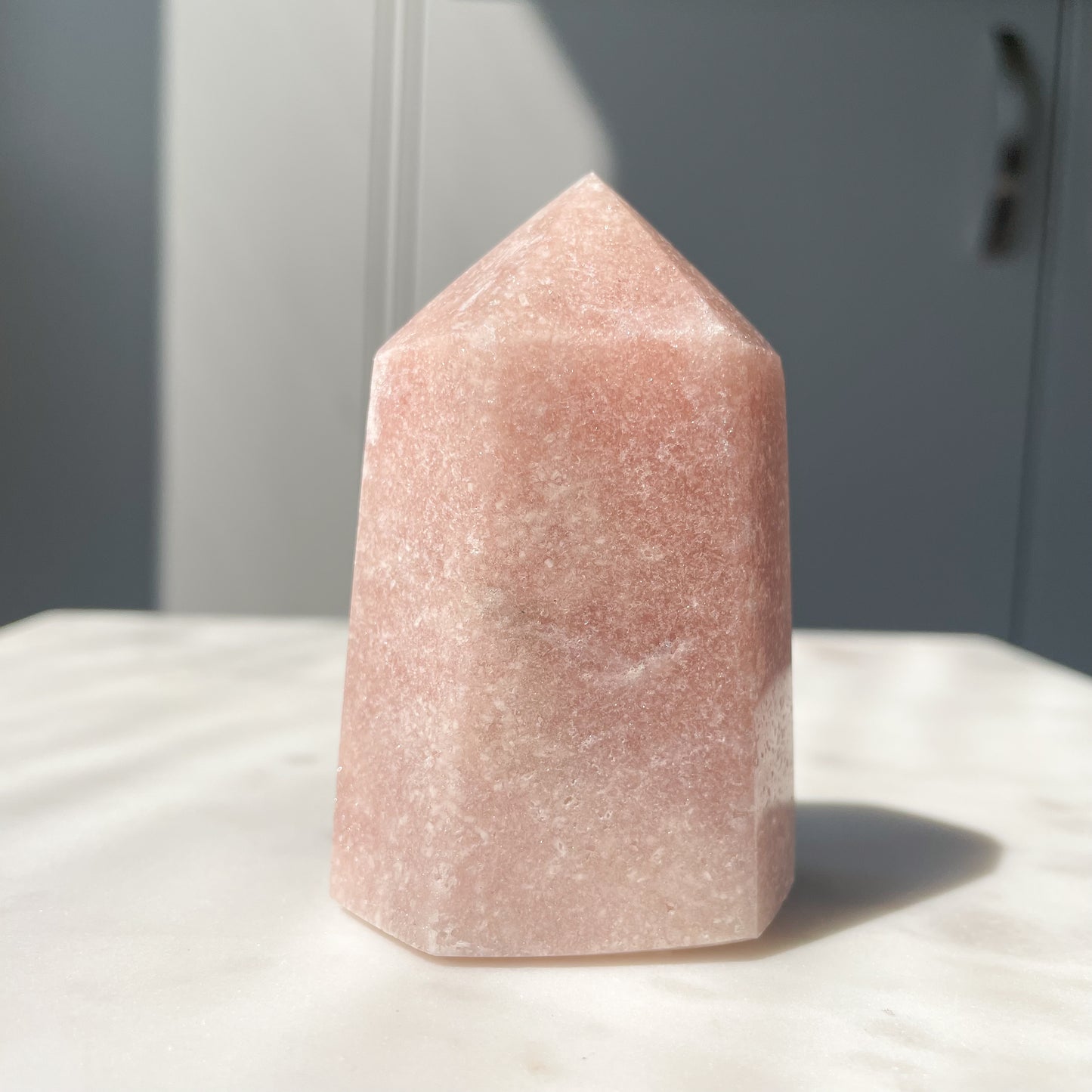 Kristallspets i Rosa ametist. Hjärtchakrat