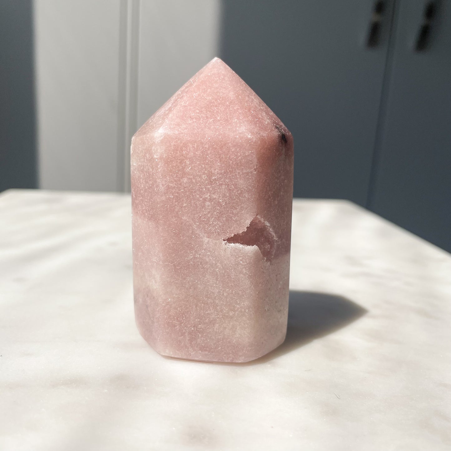 Kristallspets i Rosa ametist. Hjärtchakrat