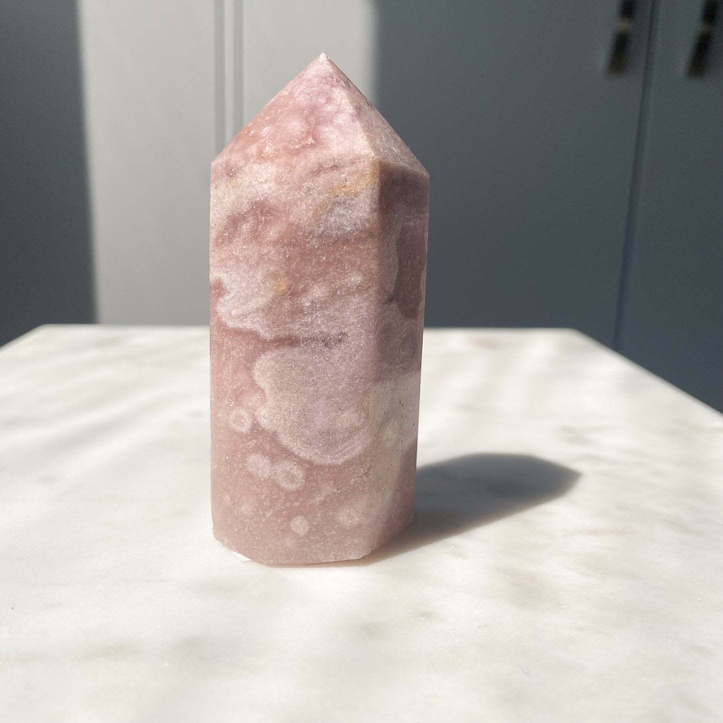 Kristallspets i Rosa ametist. Hjärtchakrat