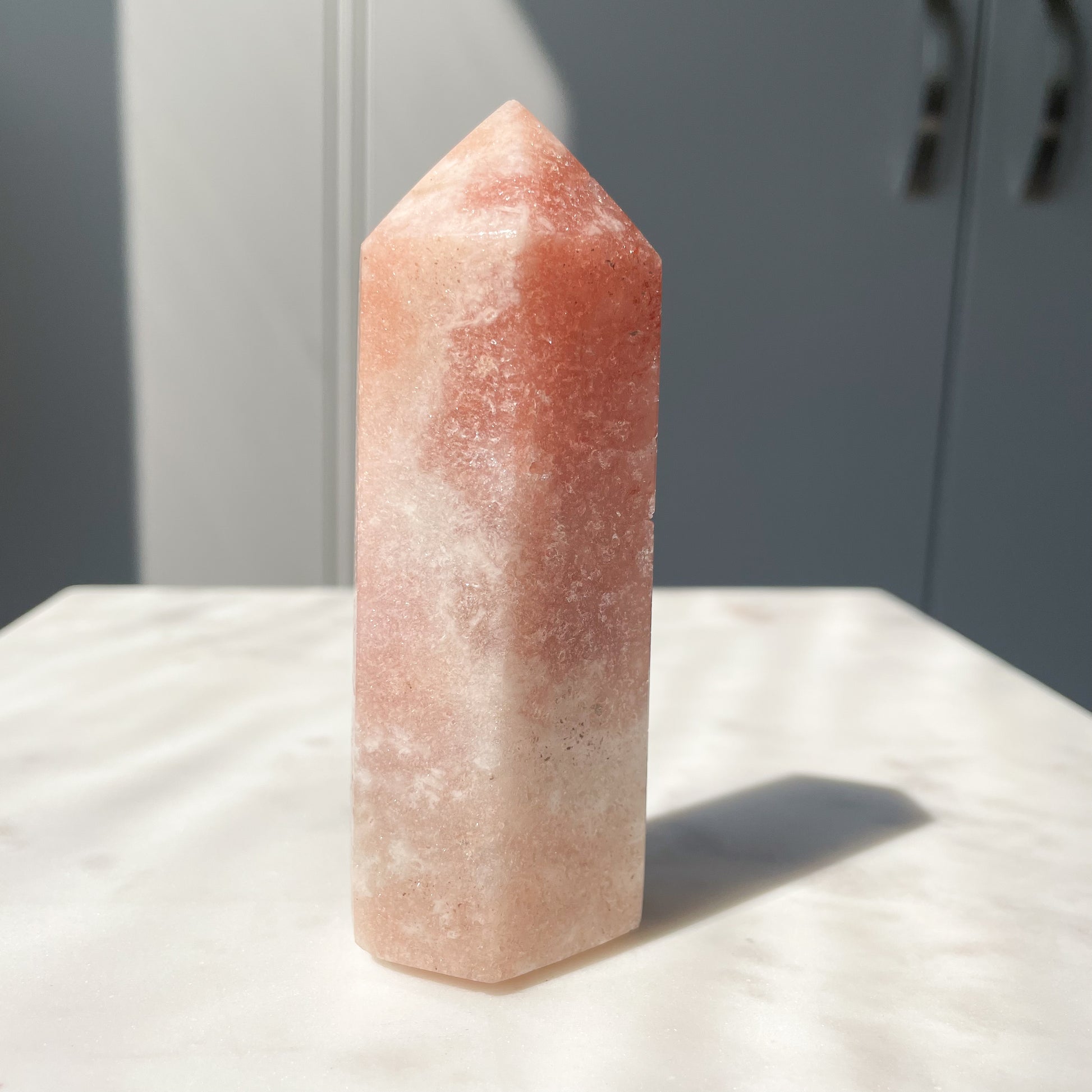 Kristallspets i Rosa ametist. Hjärtchakrat